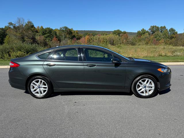 Used 2016 Ford Fusion SE FWD image 4