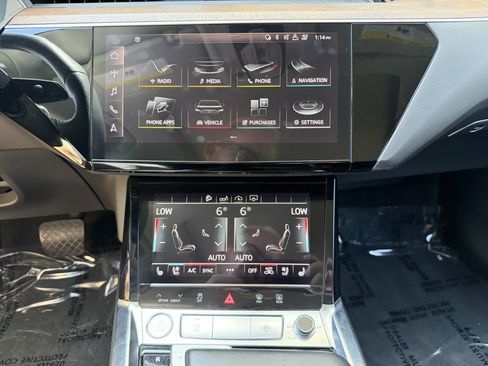 Used 2020 Audi e-tron Premium Plus AWD/4WD image 21