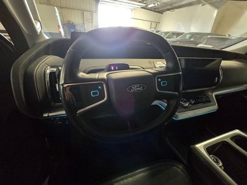 Used 2025 Ford Expedition Max Platinum image 12