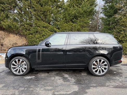 New 2025 Land Rover Range Rover Long Wheelbase SE image 2