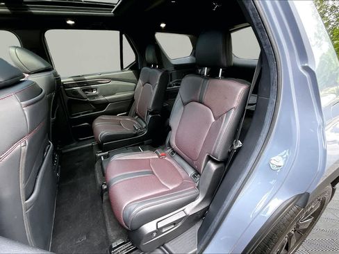 Used 2025 Honda Pilot Black Edition image 40