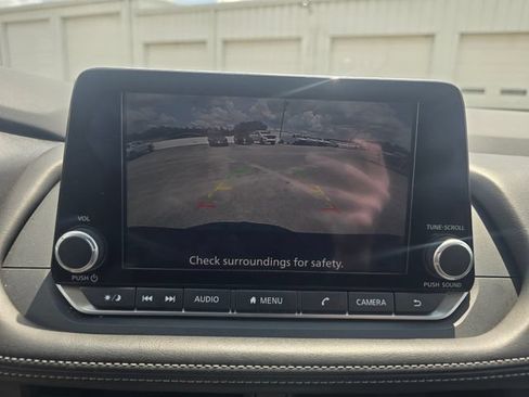 Used 2025 Nissan Rogue SV FWD image 21