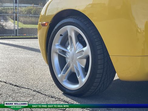 Used 2003 Chevrolet SSR w/ Preferred Equipment Group image 19