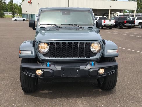 Used 2024 Jeep Wrangler Unlimited AWD/4WD image 12