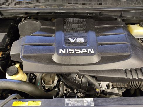 Used 2018 Nissan Titan SV w/ SV Convenience Package image 30