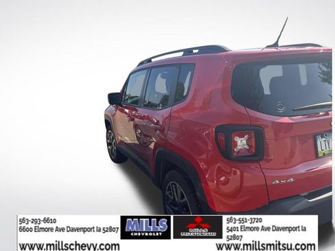 Used 2017 Jeep Renegade Latitude w/ Popular Equipment Group AWD/4WD image 4