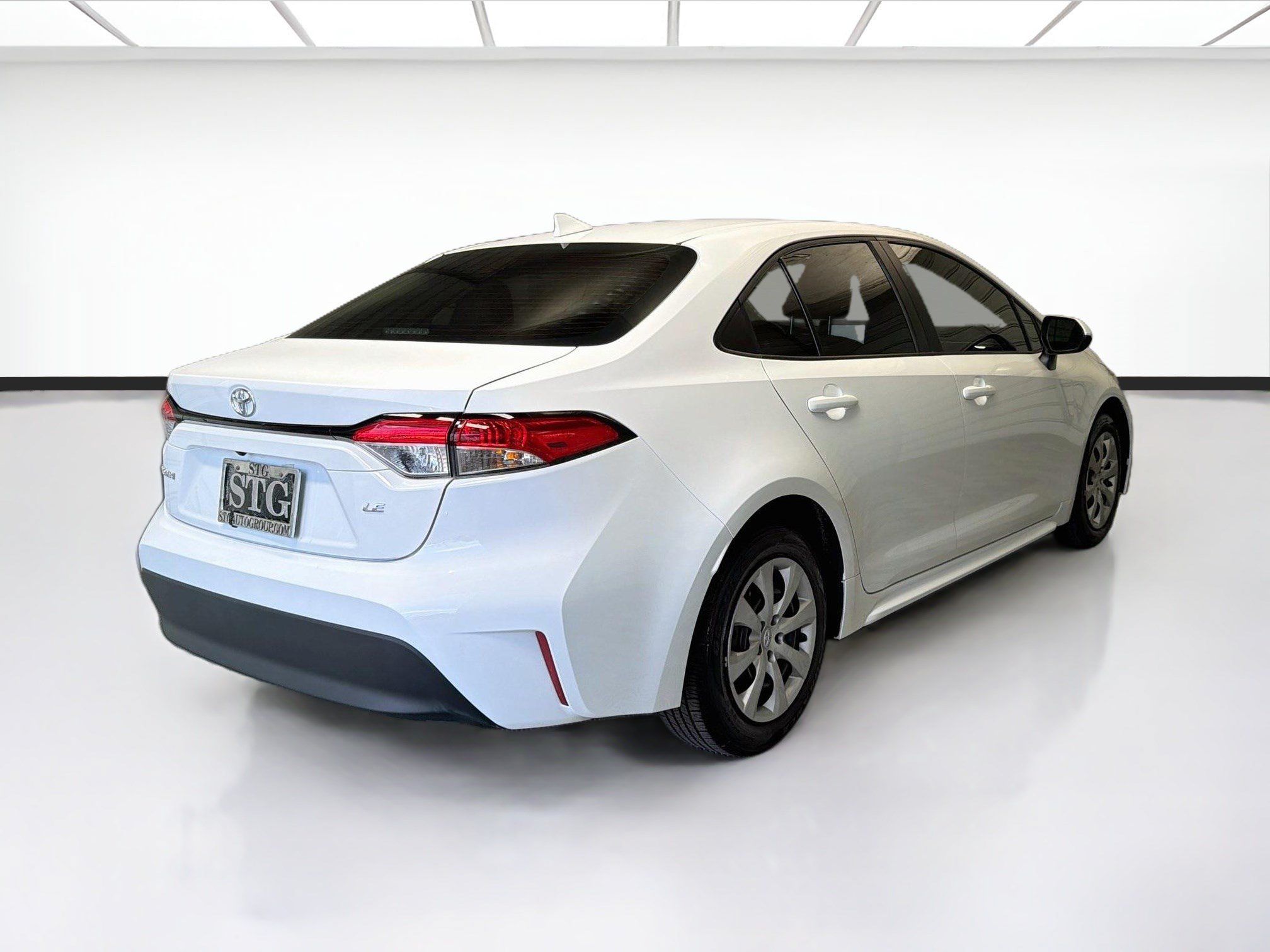 Used 2025 Toyota Corolla LE FWD image 4