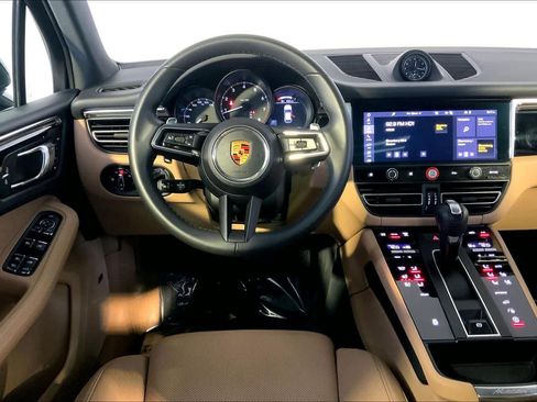 Used 2025 Porsche Macan image 13