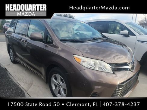 Used 2019 Toyota Sienna LE image 1