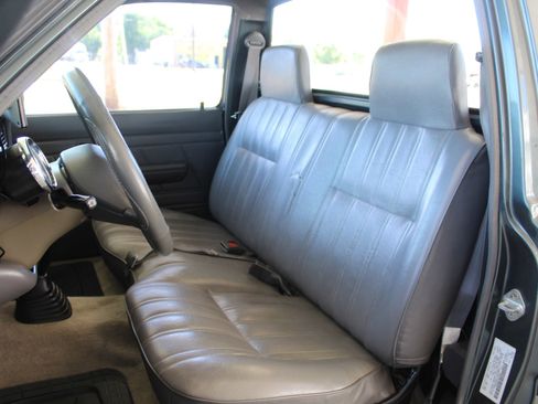Used 1992 Toyota Pickup Deluxe RWD image 25