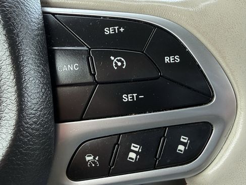 Used 2019 Chrysler Pacifica Limited w/ Advanced Safetytec Group image 36