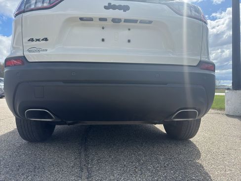 Used 2019 Jeep Cherokee Latitude w/ Cold Weather Group AWD/4WD image 10