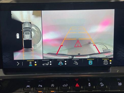 Used 2023 GMC Sierra 1500 SLT w/ SLT Premium Plus Package image 4