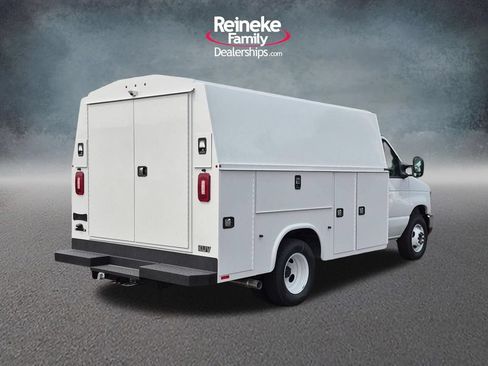 New 2027 Ford E-350 and Econoline 350 Super Duty w/ Power Equipment Group RWD image 5