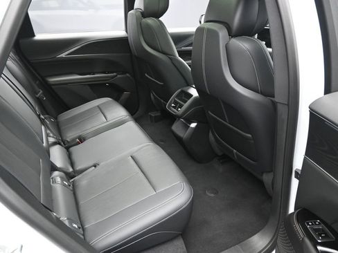 Used 2024 Cadillac Lyriq Sport AWD/4WD image 32