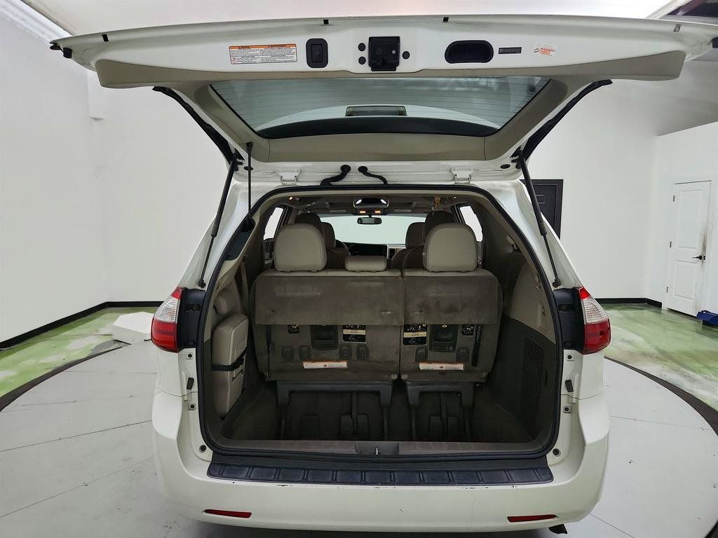 Used 2015 Toyota Sienna XLE FWD image 28