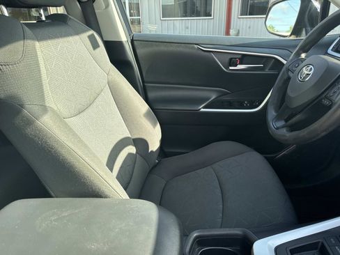 Used 2021 Toyota RAV4 XLE image 10