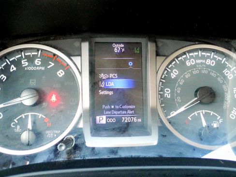 Used 2020 Toyota Tacoma SR5 w/ Technology Package image 15