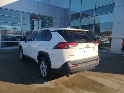 Used 2020 Toyota RAV4 XLE image 5