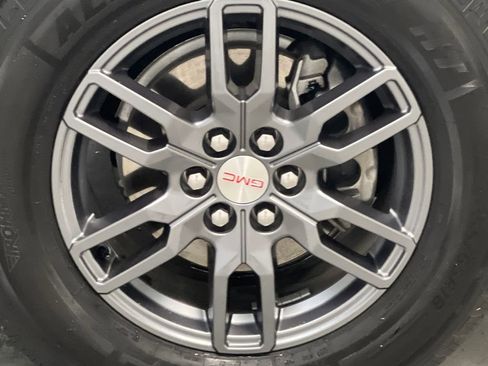 Used 2025 GMC Acadia Elevation image 71