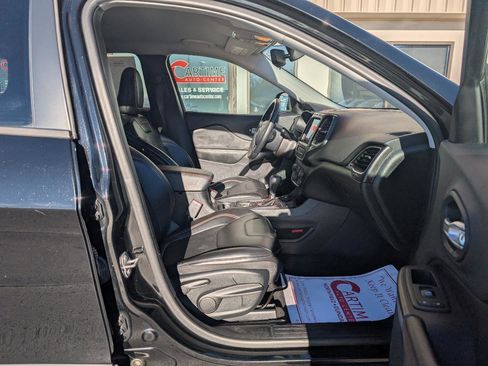 Used 2019 Jeep Cherokee Trailhawk w/ Cold Weather Group AWD/4WD image 10