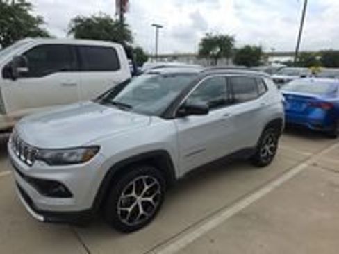 Used 2024 Jeep Compass Limited AWD/4WD image 1