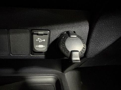 Used 2013 Toyota RAV4 Limited AWD/4WD image 15