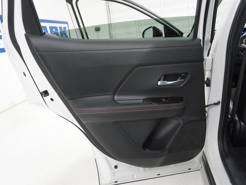 Used 2025 Nissan Kicks SR w/ SR Premium Package FWD image 33
