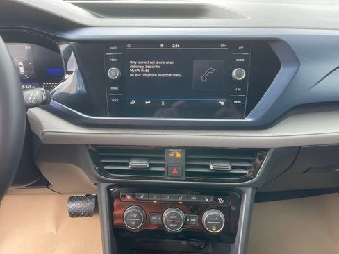 Used 2024 Volkswagen Taos SE image 16