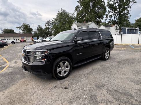Used 2018 Chevrolet Suburban LT image 24