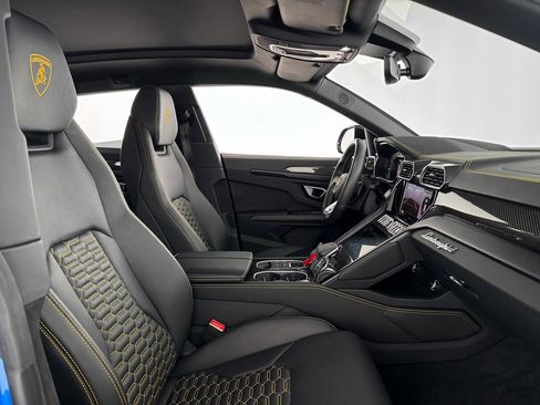 Used 2022 Lamborghini Urus image 25