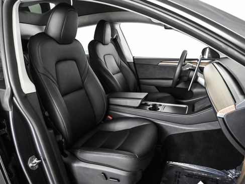 Used 2023 Tesla Model Y Long Range image 23