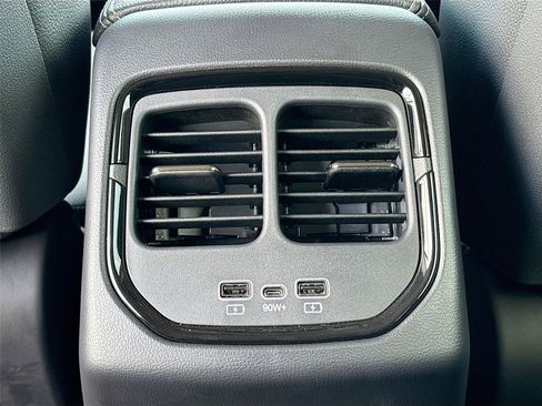 New 2025 VinFast VF 8 Eco AWD/4WD image 24