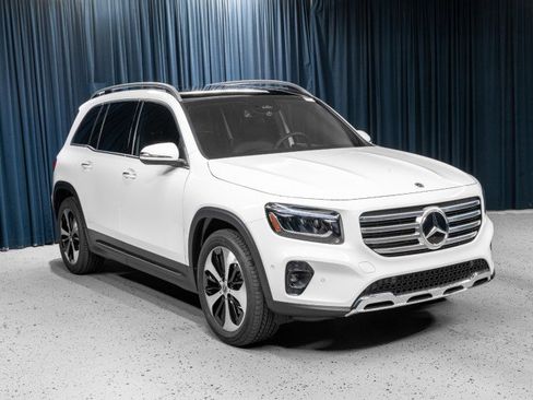 Used 2025 Mercedes-Benz GLB 250 image 3
