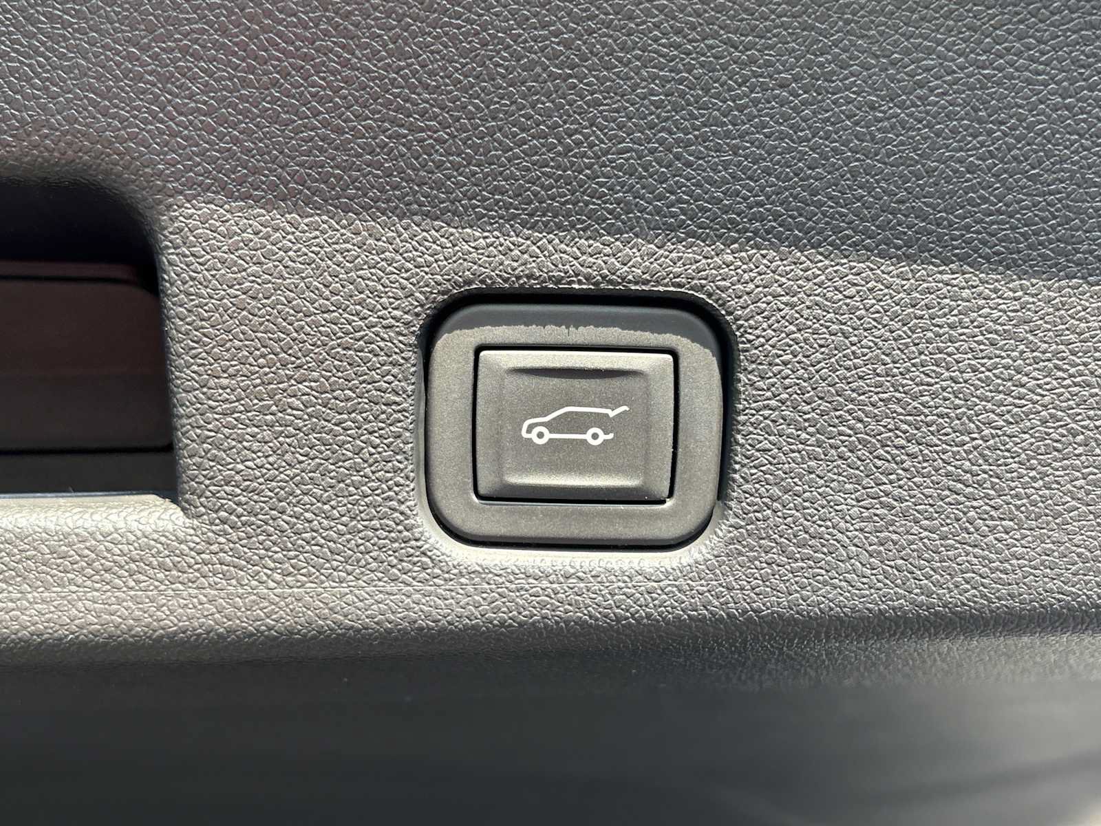 Used 2025 GMC Acadia Elevation w/ Elevation Premium Package FWD image 23