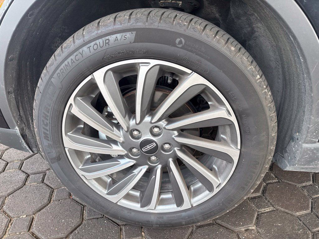 Certified 2025 Lincoln Corsair Reserve AWD/4WD image 8