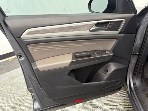 Used 2022 Volkswagen Atlas Cross Sport SE w/ Panoramic Sunroof Package image 11