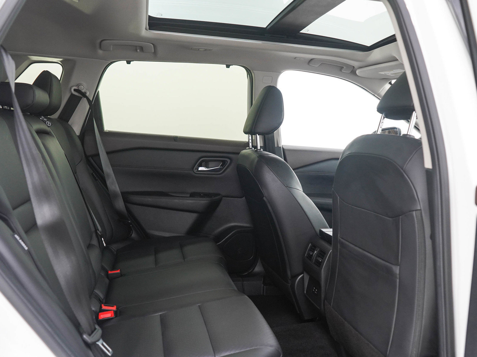 Used 2023 Nissan Rogue SV w/ SV Premium B Package AWD/4WD image 14
