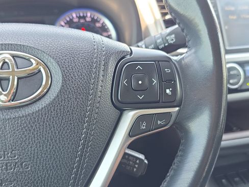 Used 2017 Toyota Highlander XLE FWD image 15