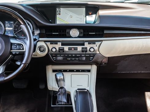 Used 2018 Lexus ES 350 w/ Luxury Package w/Wood Trim FWD image 35