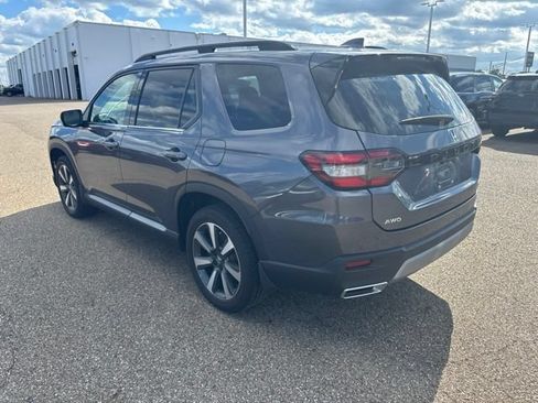 Used 2023 Honda Pilot Touring image 4