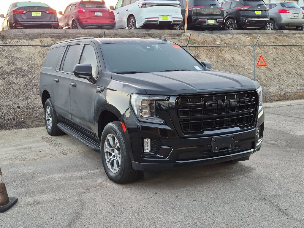 Used 2024 GMC Yukon XL SLE RWD image 1