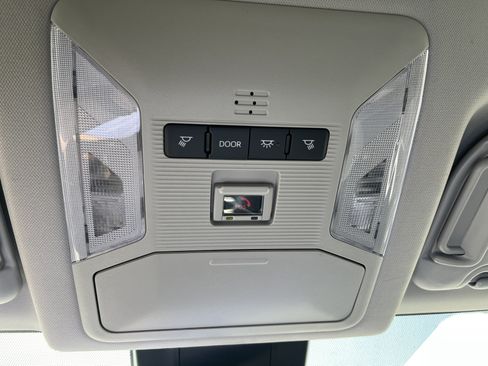 Used 2025 Toyota RAV4 XLE AWD/4WD image 30