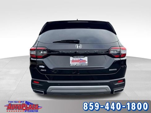 Used 2025 Honda Pilot Touring image 11