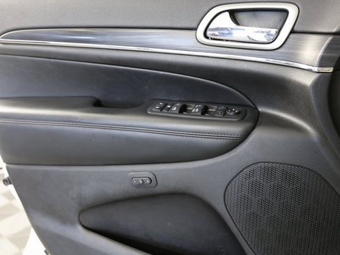 Used 2019 Jeep Grand Cherokee Limited image 26