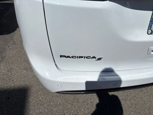 Certified 2018 Chrysler Pacifica Touring Plus w/ S Appearance Package FWD image 12