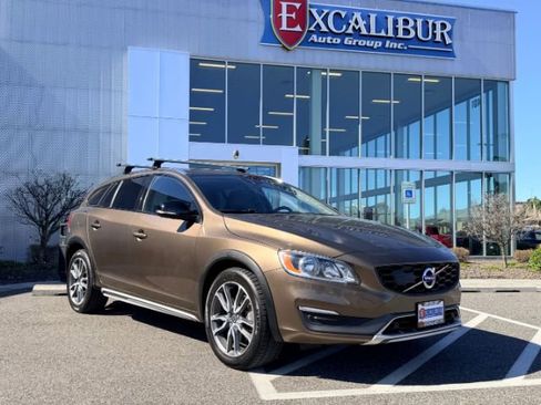 Used 2015 Volvo V60 T5 Cross Country image 47