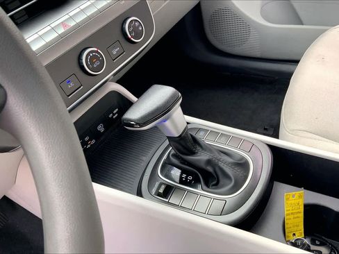 Certified 2026 Hyundai Kona SE FWD image 17