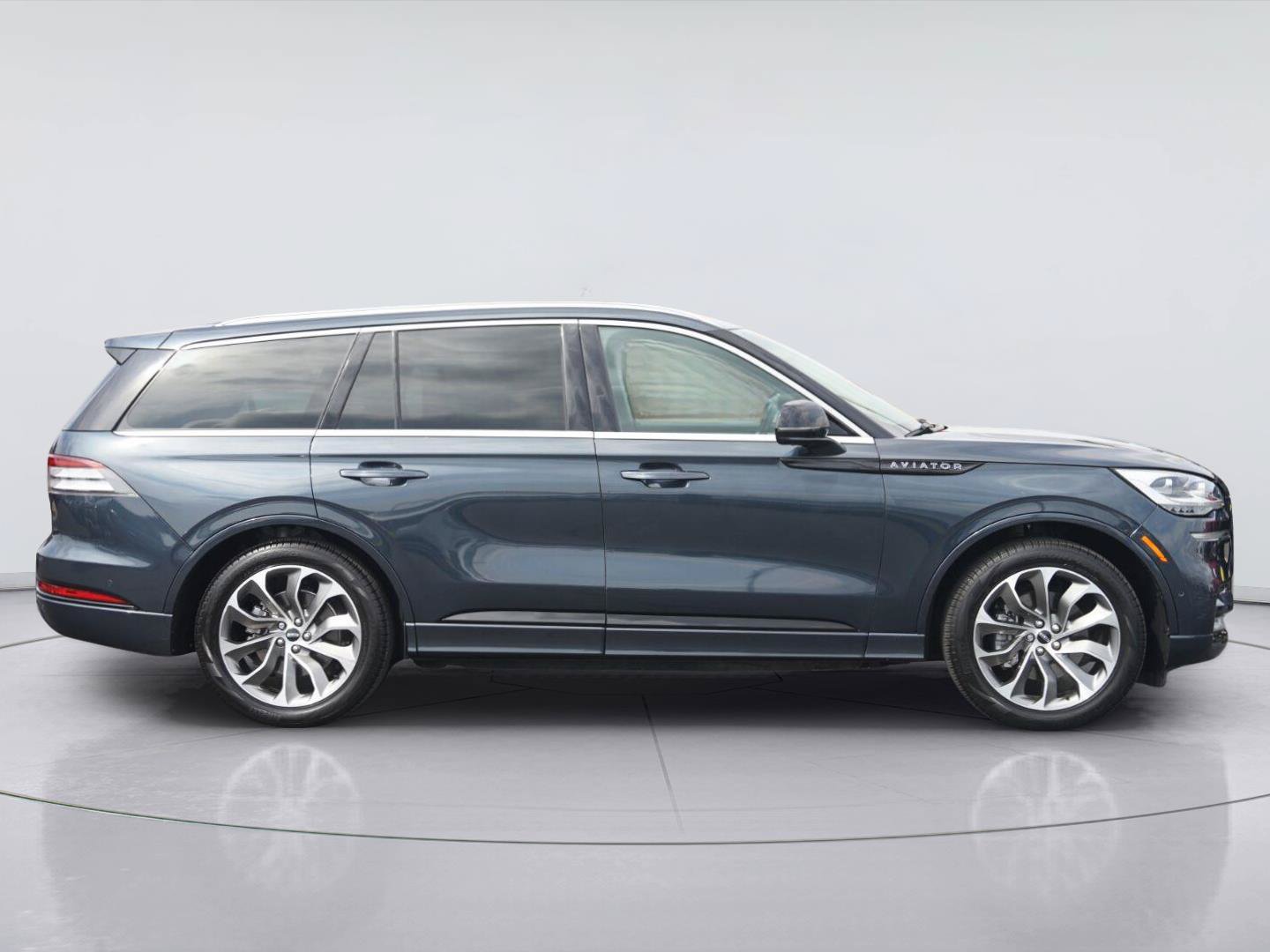 Used 2022 Lincoln Aviator Grand Touring w/ Equipment Group 301A AWD/4WD image 5