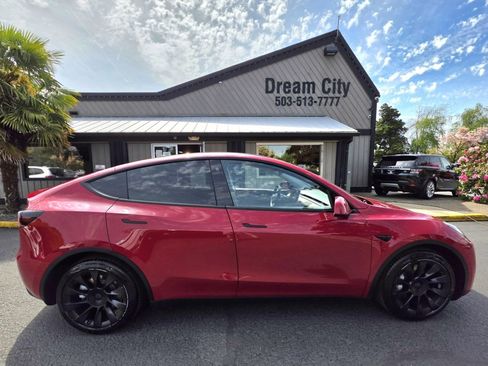 Used 2021 Tesla Model Y Long Range AWD/4WD image 1